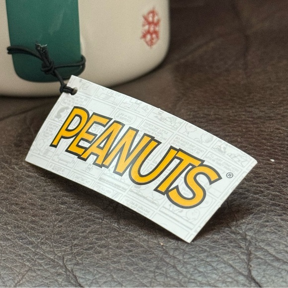 Happy Holidays - Snoopy with Christmas Tree and Snowflakes 21oz Christmas Mug - Picture 5 of 9